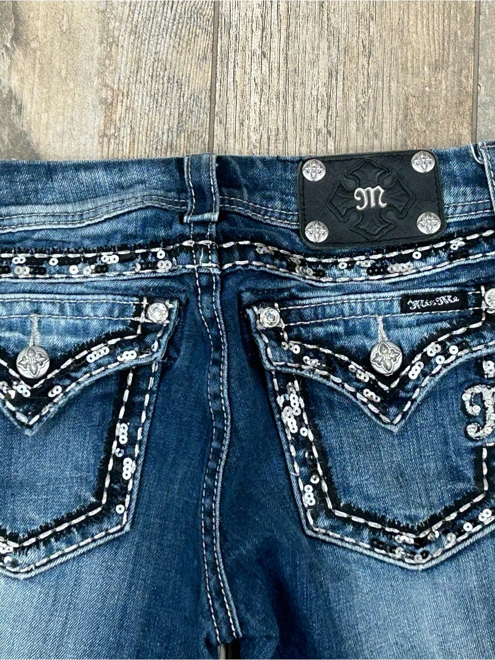 Miss Me women’s size 27 embellished Sequin Trim Bootcut Jeans
